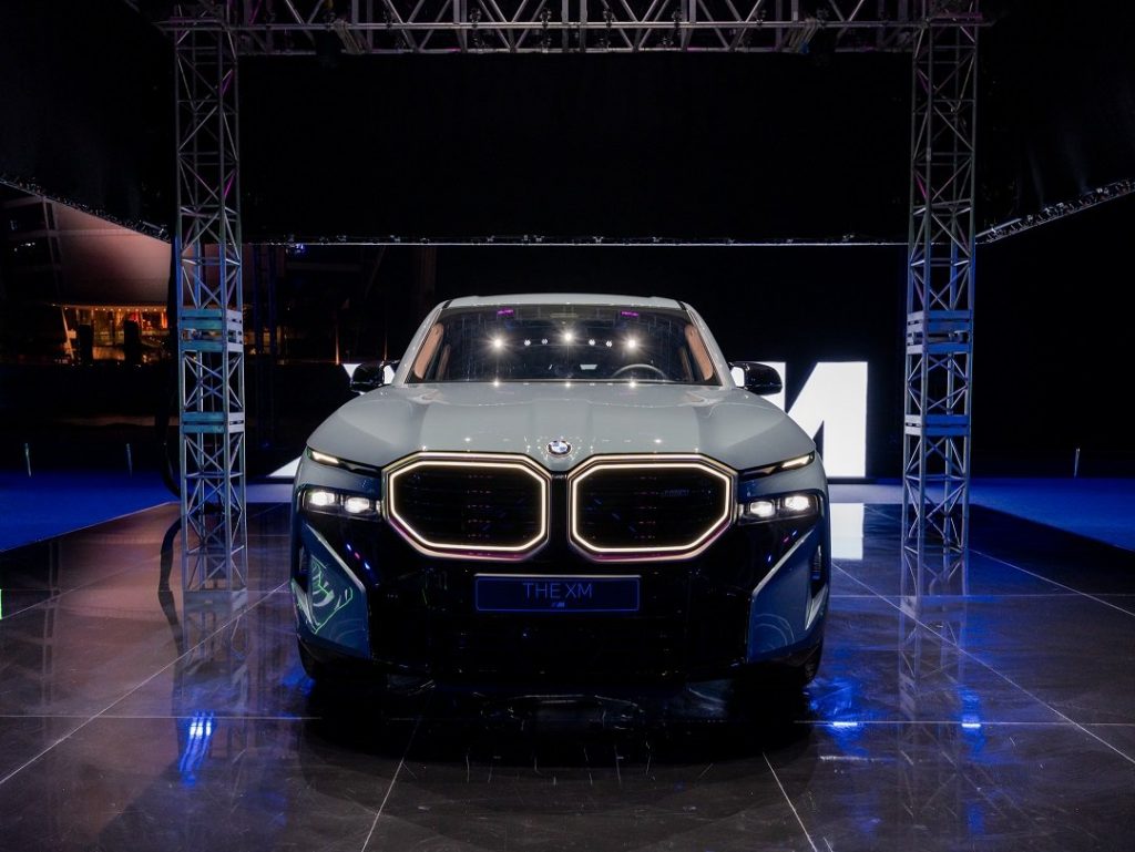 BMW تطلق سيارة XM لأول مرة في منطقة الشرق الأوسط