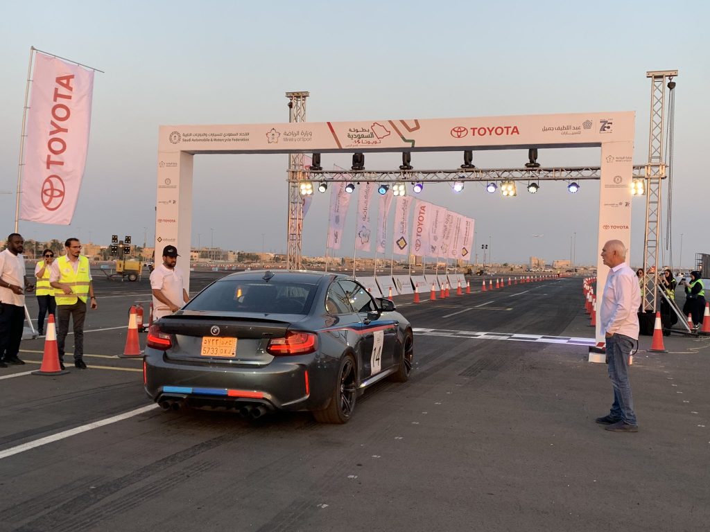 سيطرة سعودية في سباقات السيارات بالإمارات والكويت