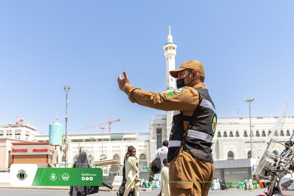 المرور يحدد المواقف الداخلية والخارجية لخدمة زوار بيت الله الحرام في رمضان