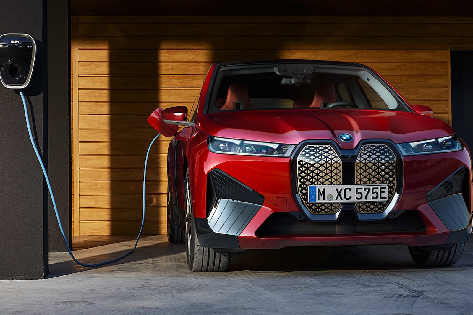 عند شراء سيارة BMW الكهربائية يمكن خفض فاتورة الكهرباء في المنزل بأمريكا