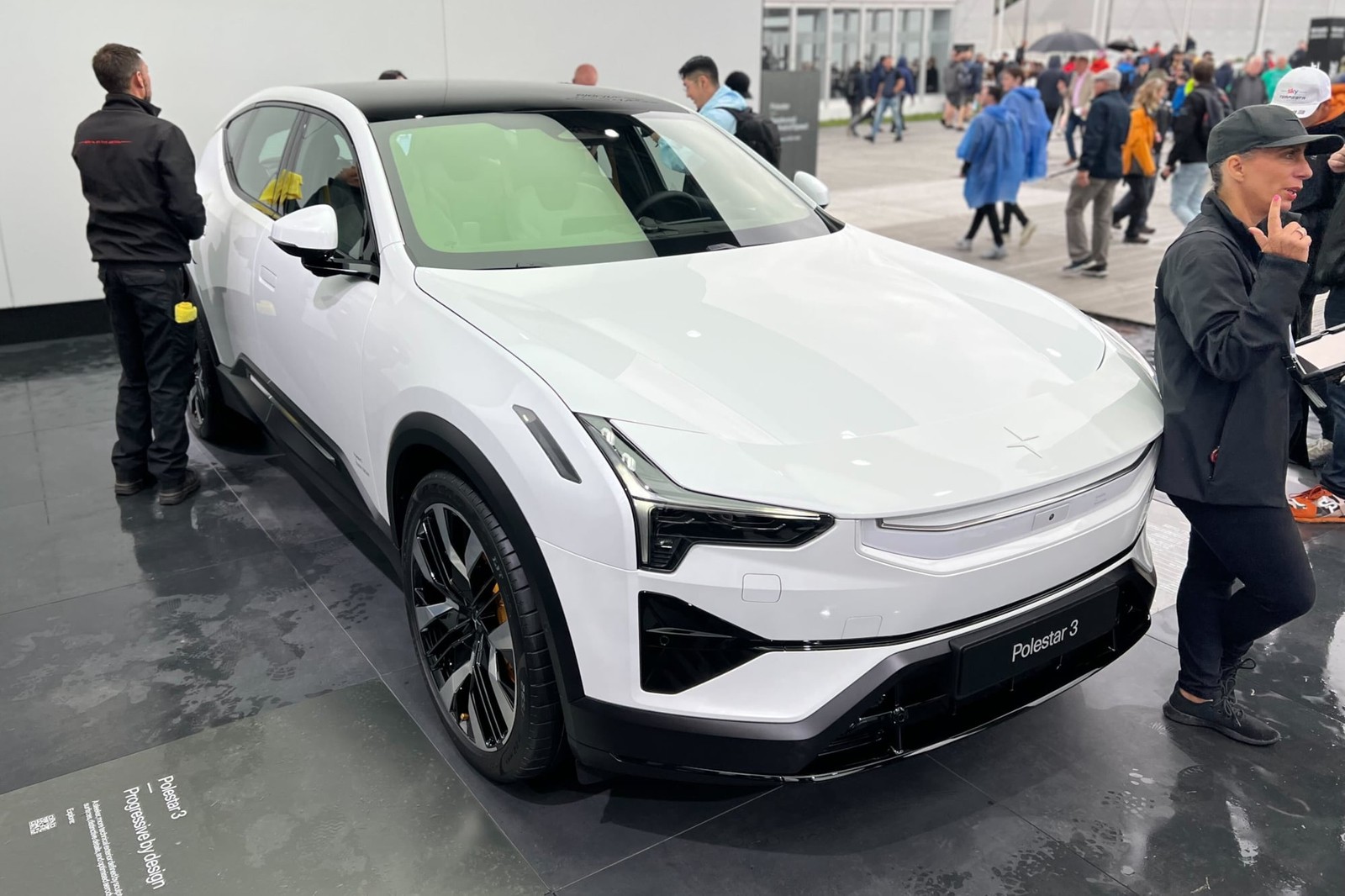 بولستار 3 و 5 الكهربائية الفاخرة تطلق العنان لنفسها في مهرجان جودوود للسرعة