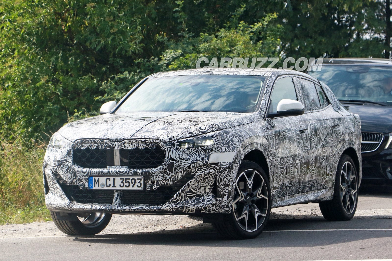 BMW X2 الجيل الجديد يتخلص من بعض التمويه ويظهر بوجه مبتسم