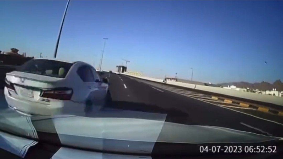 ضبط قائد السيارة المتهور الذي تسبب في وفاة سائق سيارة أخرى واشتعالها