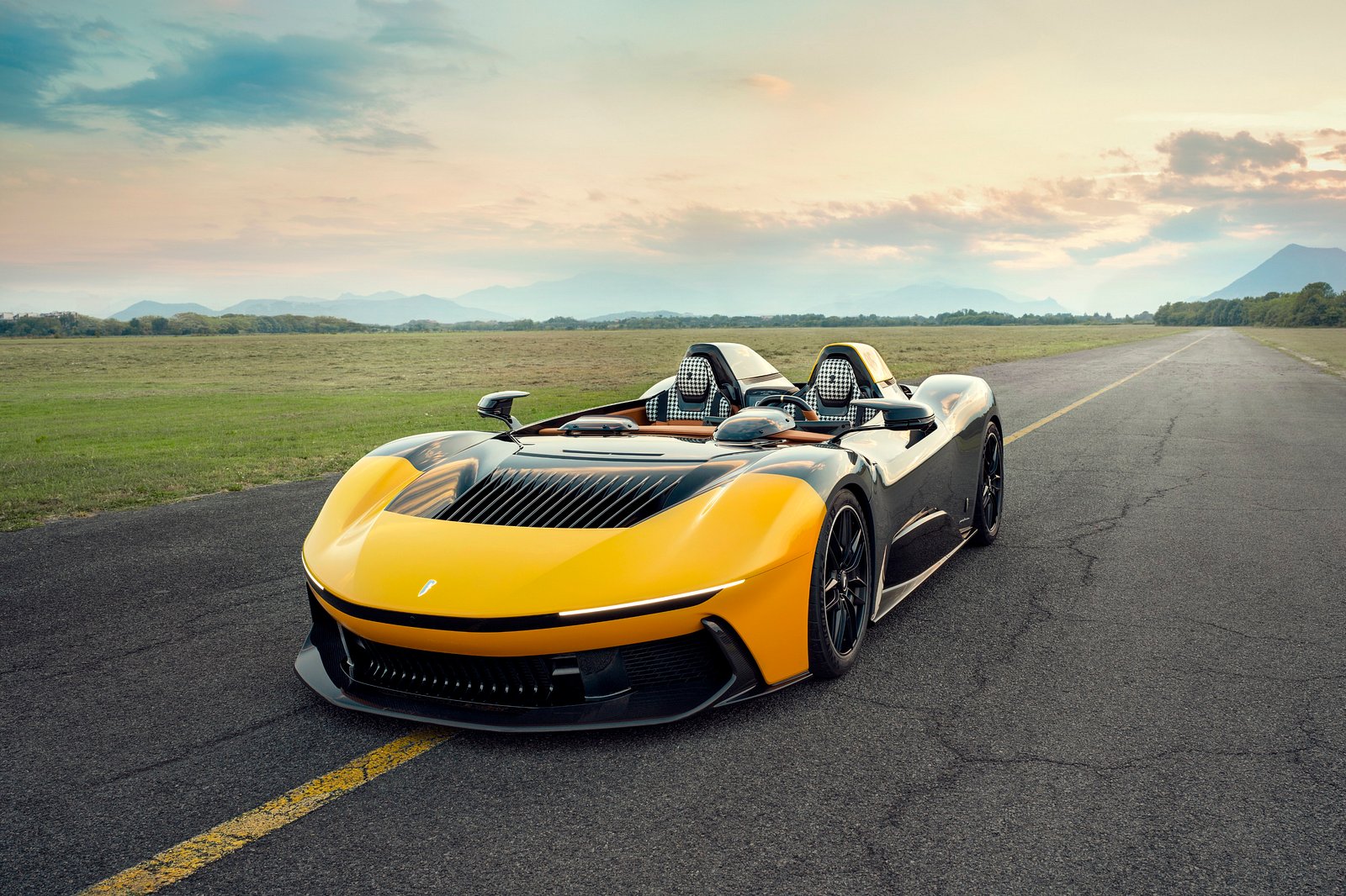 بيننفارينا تطلق بارشيتا.. أول سيارة خارقة مكشوفة كهربائية في العالم بسعر 4.8 مليون دولار