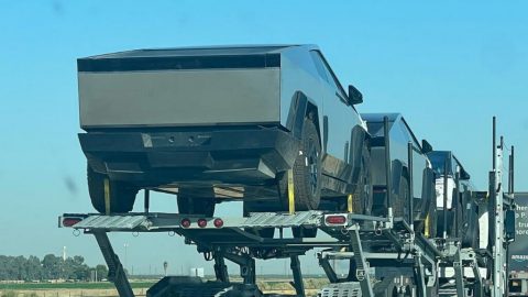 اقتراب انتاج تسلا سايبرترك مع ظهور 9 نسخ في الولايات المتحدة