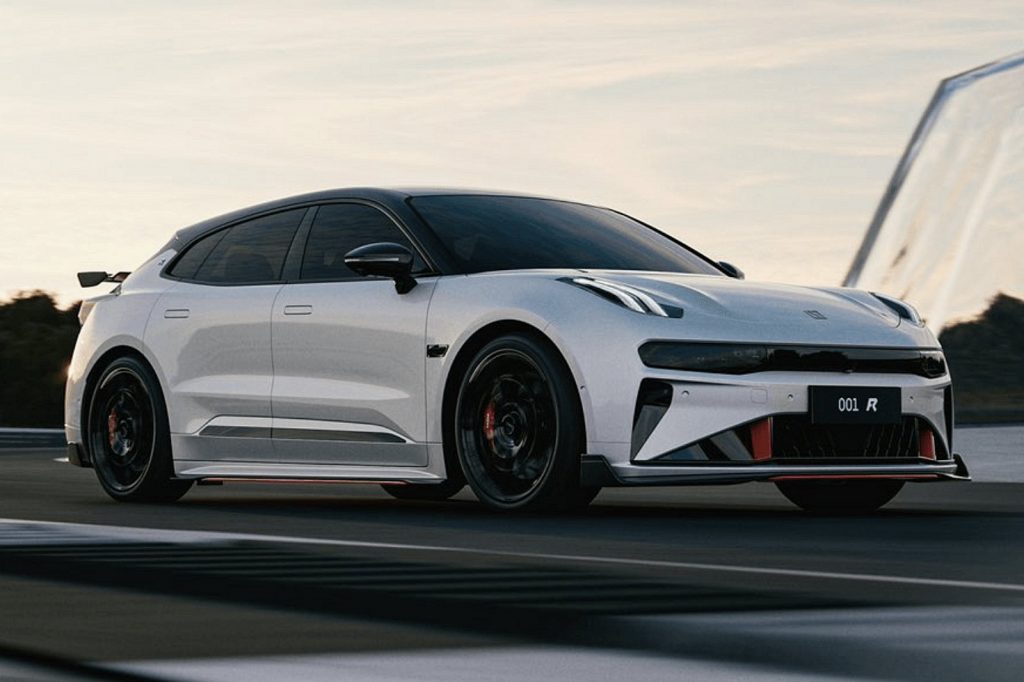 زيكر 011 إف آر تتحدي تسلا موديل إس بلايد بأربعة محركات بقوة 1265 حصان