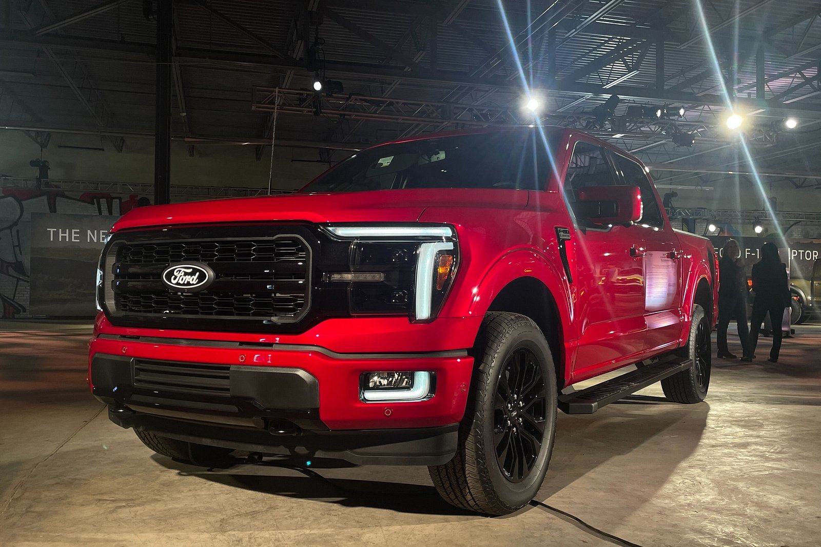 الكشف رسمياً عن فورد F-150 وF-150 رابتور 2024 بهدف البقاء على القمة
