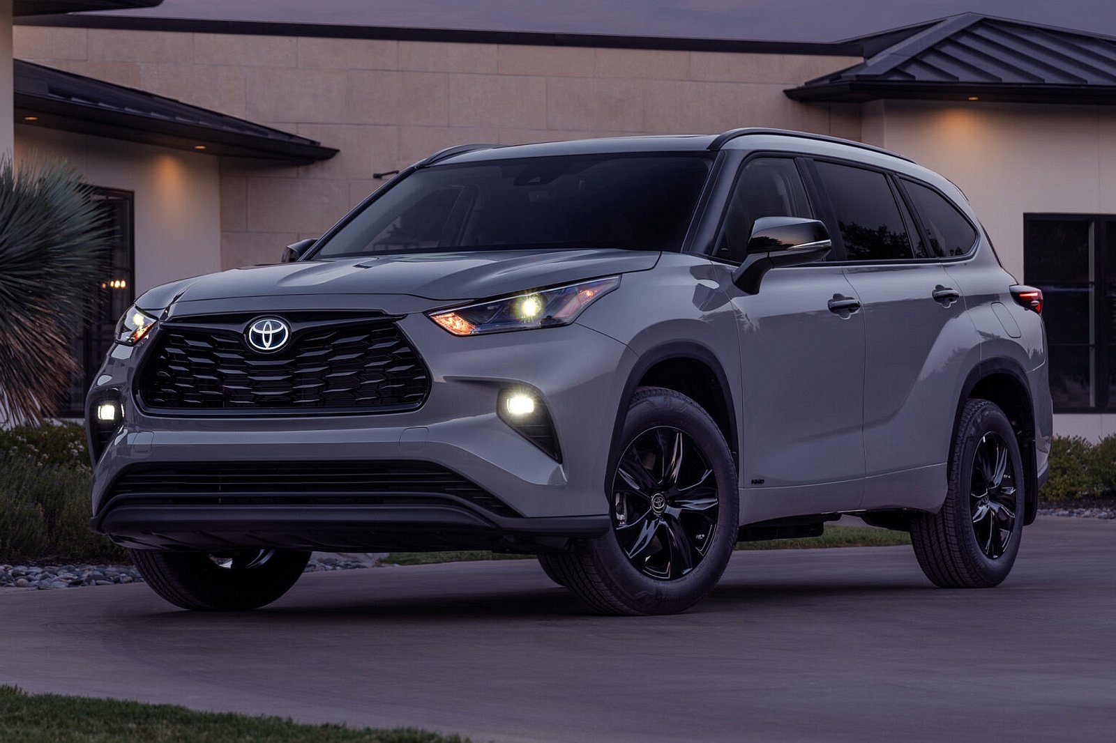 الكشف عن تويوتا هايلاندر 2024 مع إصدار نايت شايد الجديد