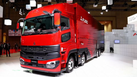 ميتسوبيشي فوسو تطرح شاحنة ثقيلة جديدة بتصميم مستقبلي اليوم