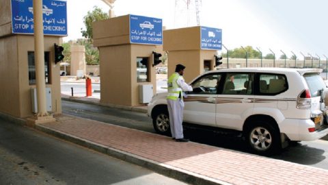 القيادة من الإمارات إلى السعودية لا تحتاج الخروج من السيارة لإجراء التفتيش على الحدود