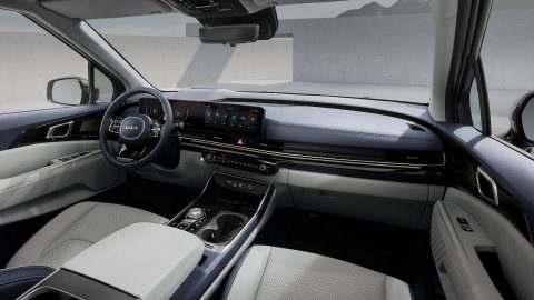 كيا تكشف عن الصور الداخلية لسيارة كيا كرنفال 2025