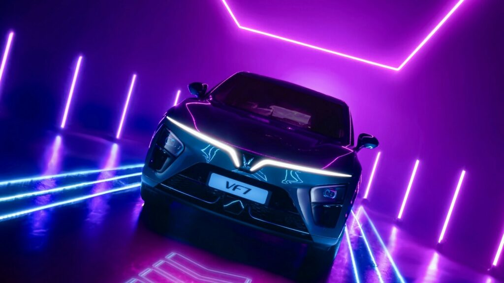 إطلاق فينفاست VF 7 بقوة 349 حصانًا ومدى يبلغ 431 كم