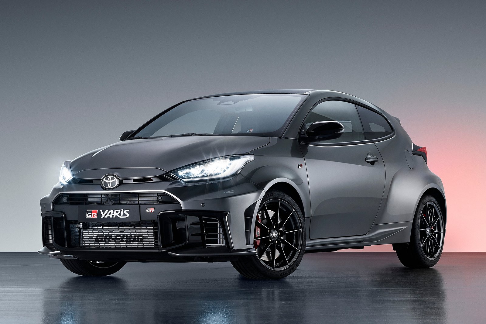 تويوتا جي آر ياريس الفيس ليفت تأتي بمزيد من القوة والعزم وناقل أوتوماتيك جديد