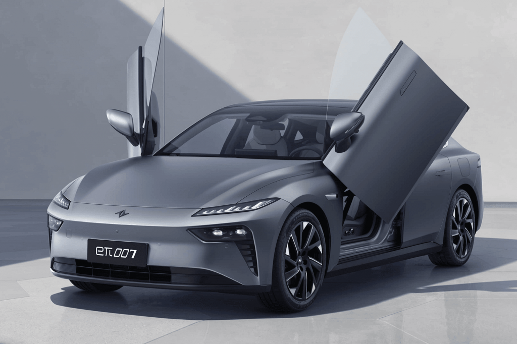 الكشف عن دونجفنج eπ 007 EV الكهربائية بأبواب مقصية وسعر أقل من 25 ألف دولار