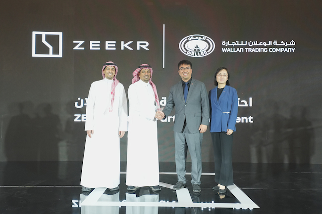 الوعلان للتجارة تحتفل بشراكتها مع علامة السيارات الكهربائية الفاخرة زيكر