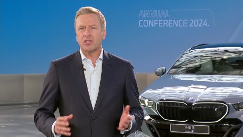 BMW تتوقع أن تعزز السيارات الكهربائية المتطورة أرباحها حتى مع تراجع الطلب