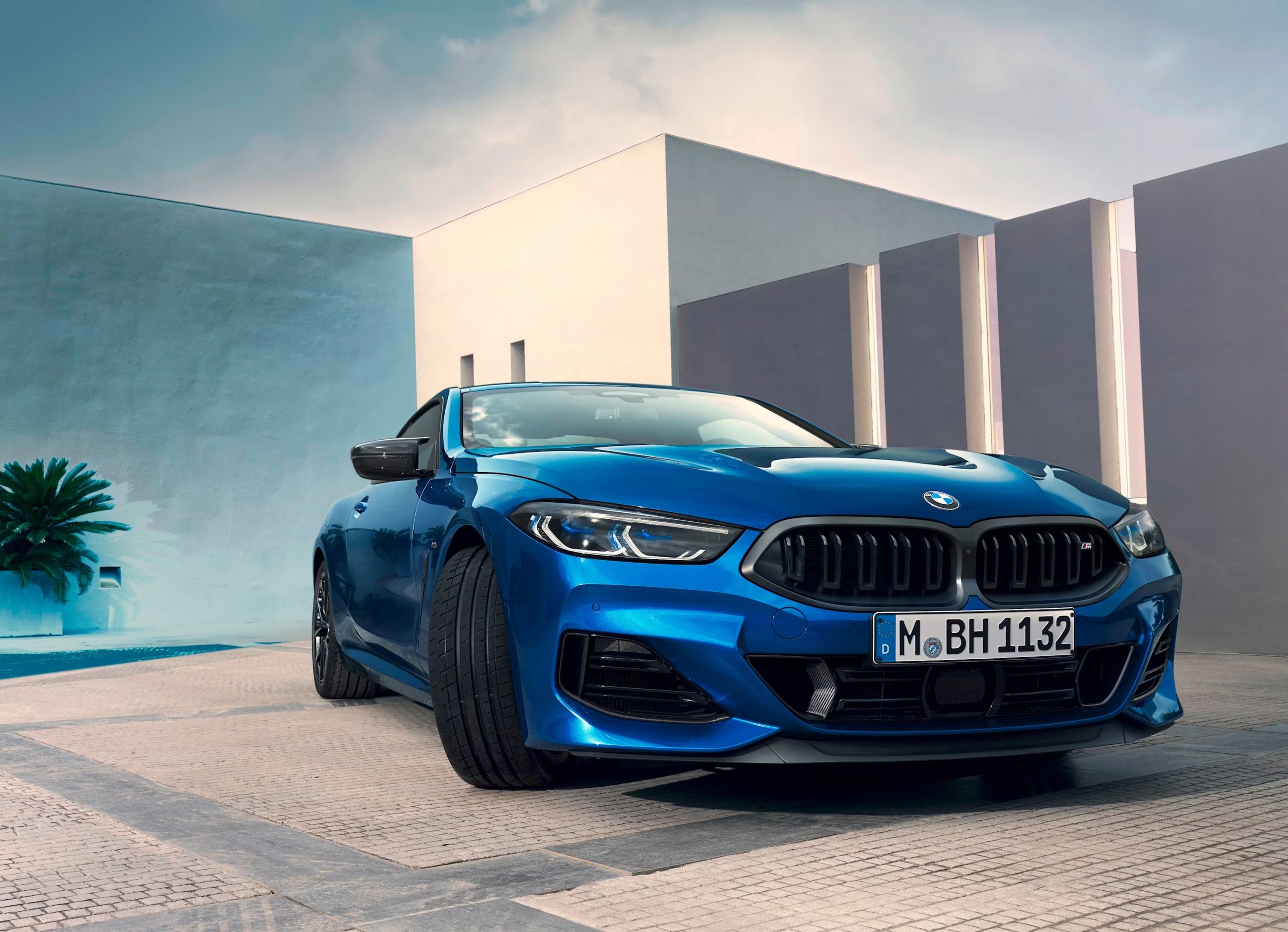 مراجعة بي ام دبليو الفئة الثامنة 2024: المواصفات والمميزات والأسعار