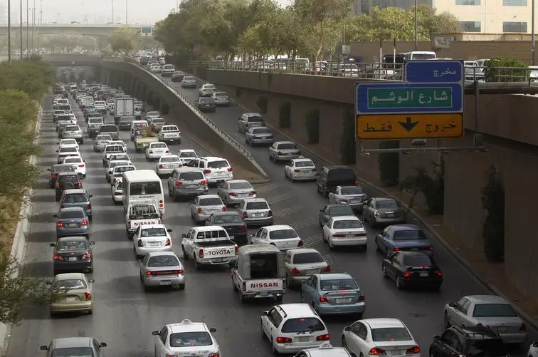 37 شركة عالمية تتنافس على مشروع طريق سريع سعودي بطول 136 كم