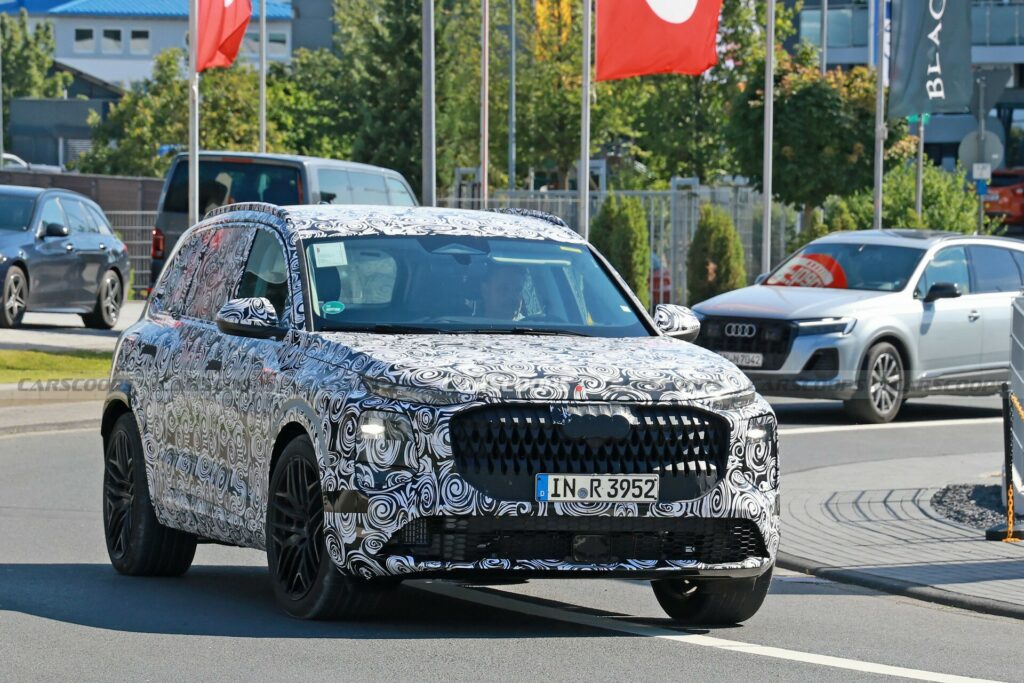 أودي SQ7 موديل 2026 تظهر بنظام عادم رباعي في أول صور تجسسية لها