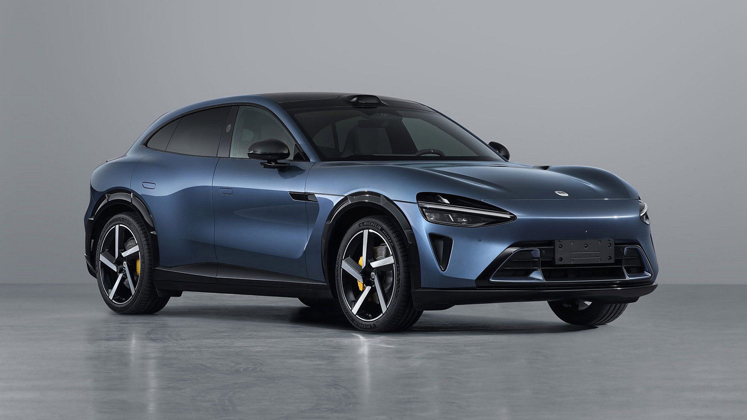 شاومي YU7 الـSUV تبدو مثل فيراري بورسانجو وماكلارين S750