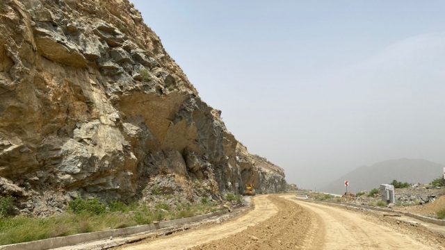 افتتاح طريق التوحيد في عسير وتحويلة مرورية في طريق أبوحدرية