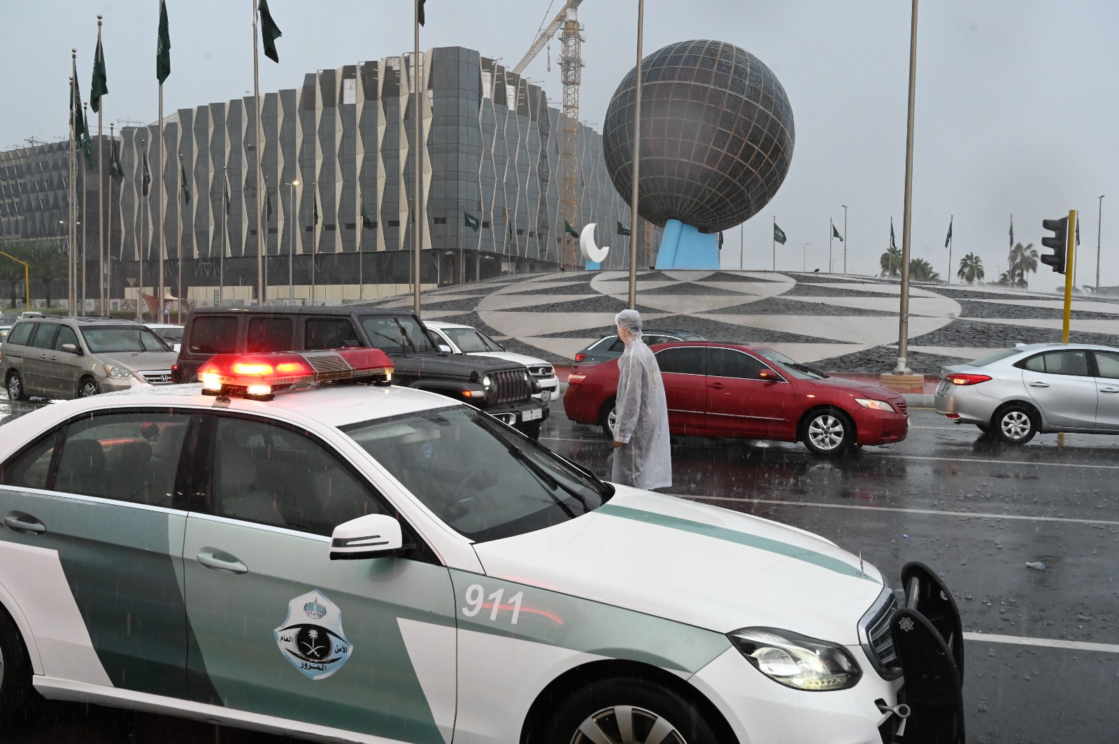 المرور السعودي يحذر السائقين بسبب الأمطار