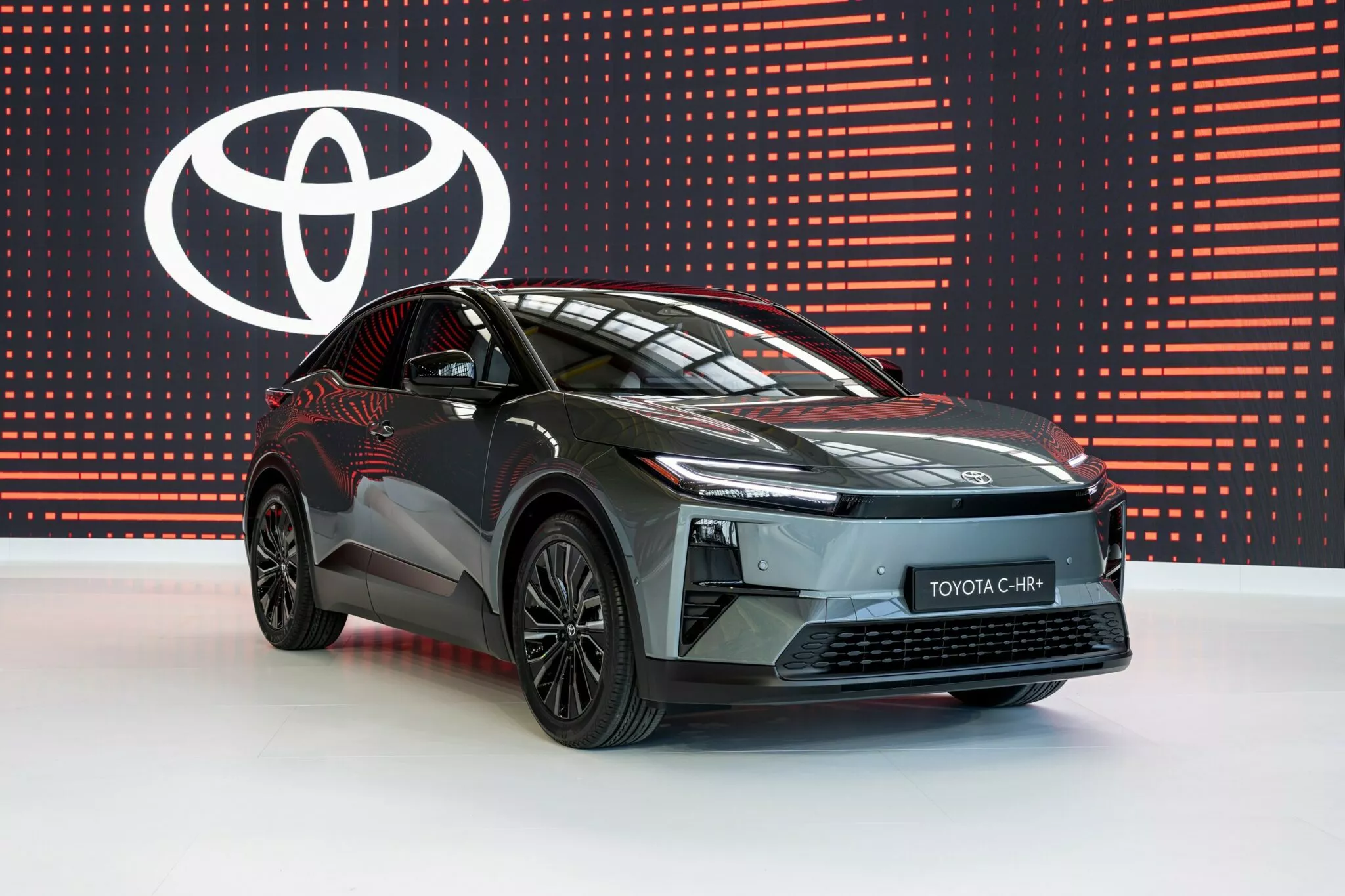 إطلاق تويوتا C-HR+ الكهربائية الجديدة في أوروبا بشكل مختلف تماماً