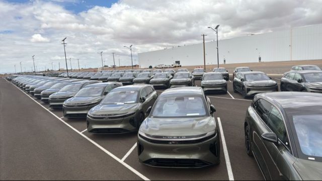 ثاني دفعات لوسيد جرافيتي الكهربائية تستعد للانطلاق إلي السعودية