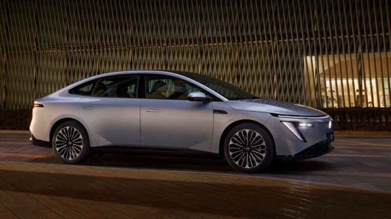 نيسان N7 أسرع سيارة كهربائية من مشروع مشترك تصل إلى 10 آلاف طلب