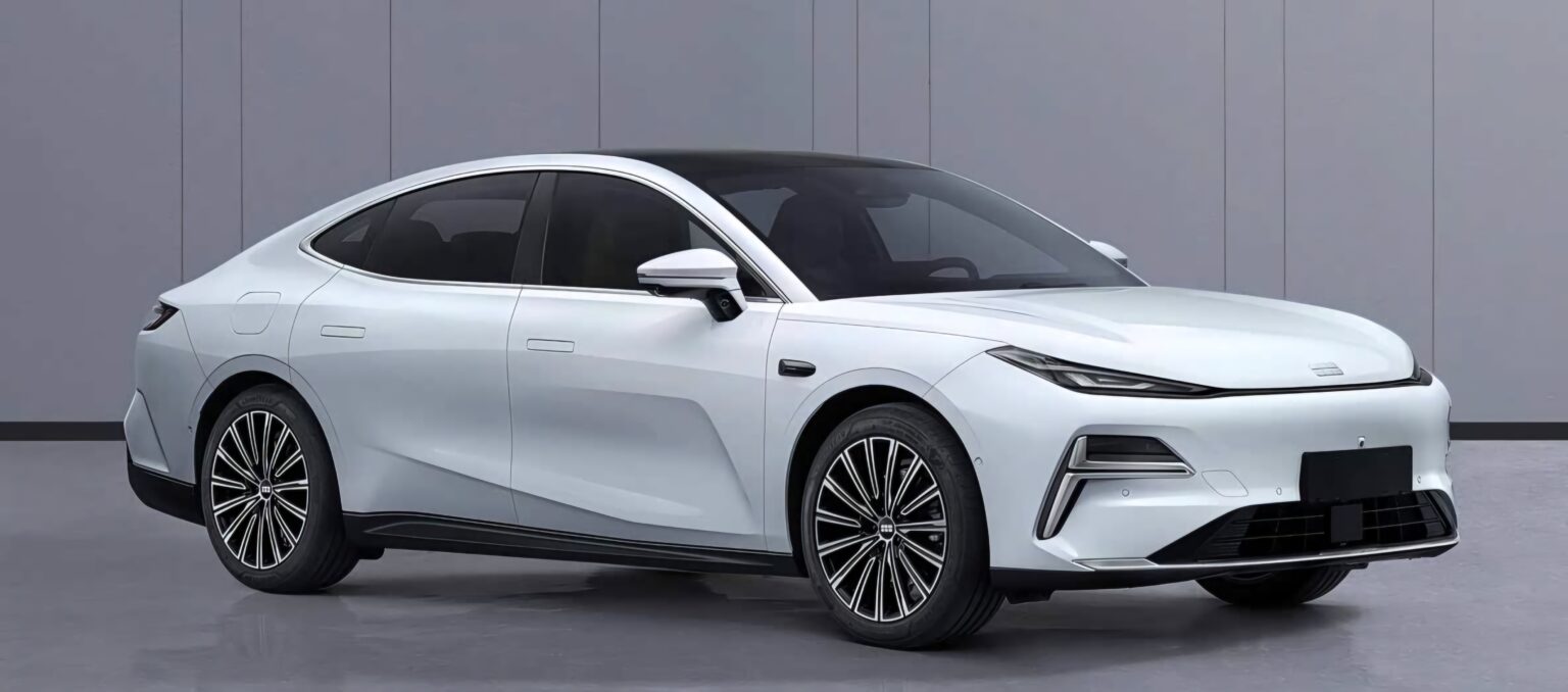 جيلي جالاكسي تضيف نسخة كهربائية بالكامل لسلسلة السيدان ستارشاين 8