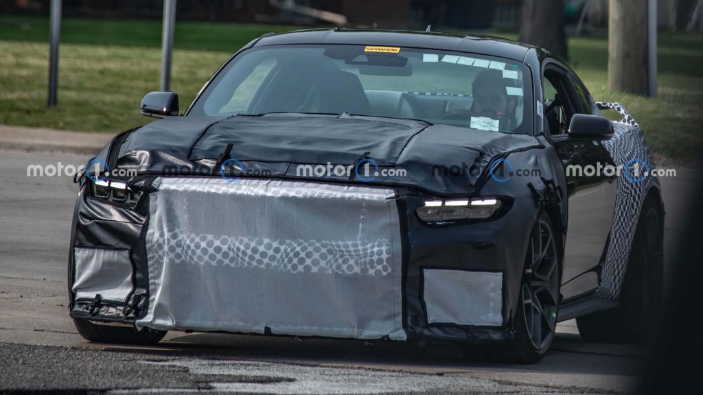 شيلبي GT500 الجديدة تظهر خلال اختبارات قيادة بمحرك فائق الشحن V8