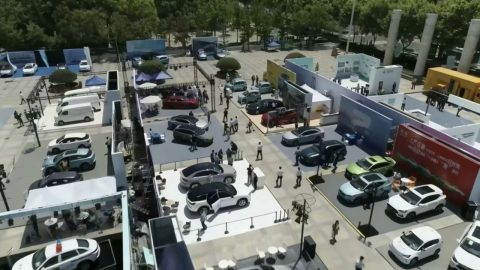 الصين تخفض الإعفاء الضريبي الكامل على السيارات الكهربائية في عام 2026