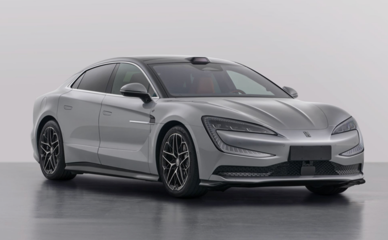 بي واي دي يانج وانج يو 7 السيدان تقدم مدى يبلغ 1006 كم في الشحنة