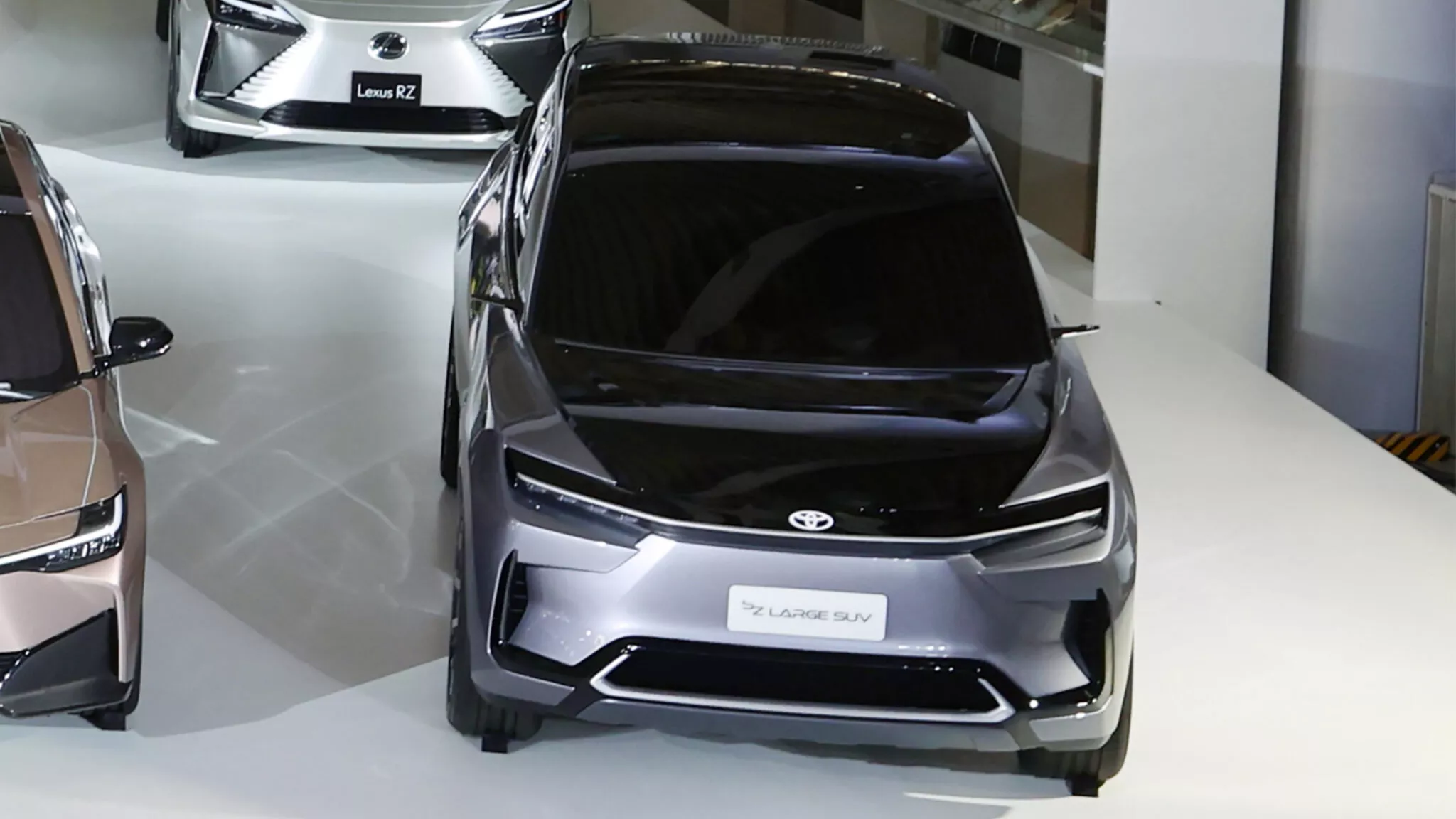 تويوتا تشوق لسيارة SUV بثلاثة صفوف قد تكون بديلة هايلاندر