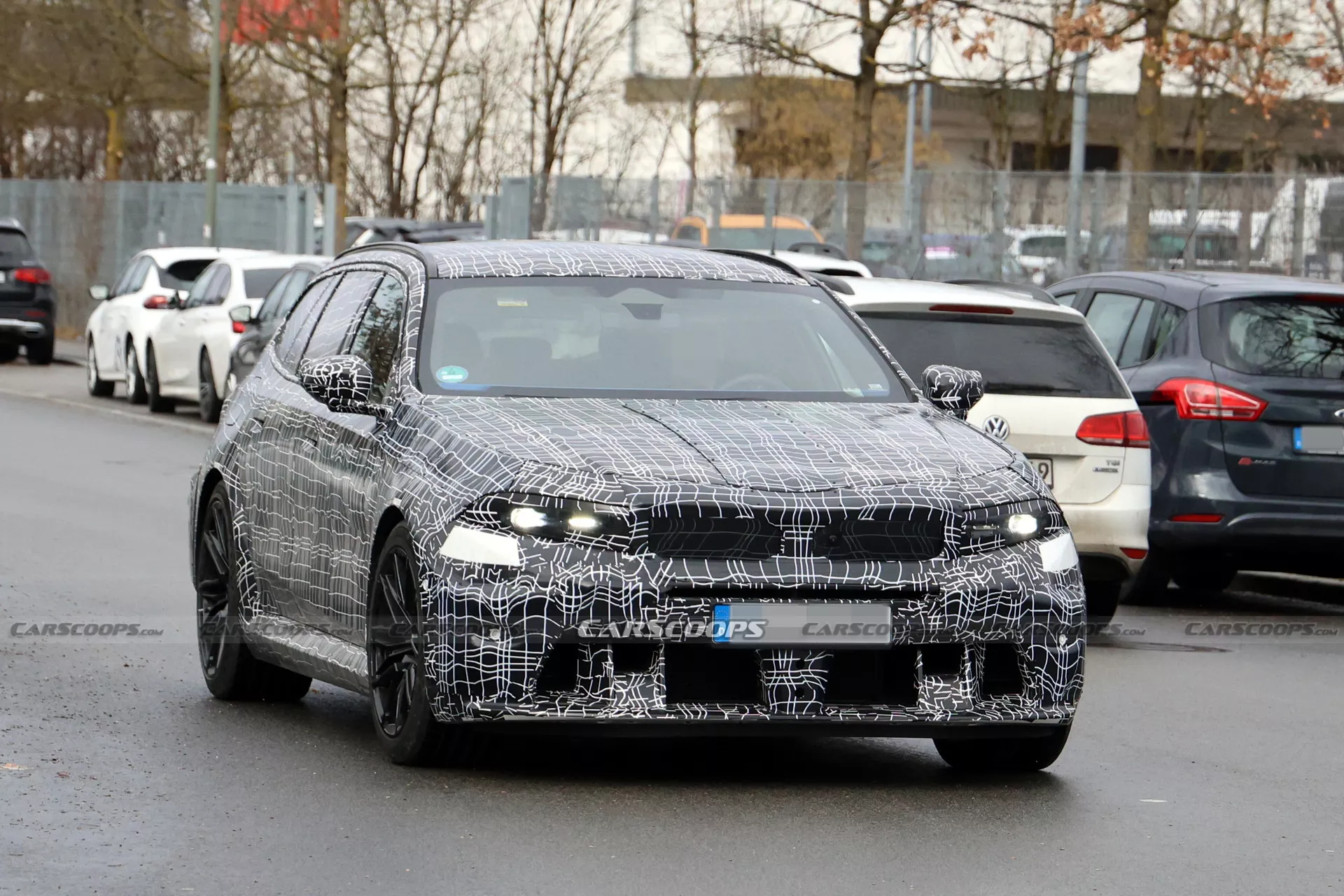 الكشف عن التصميم الداخلي الجديد لسيارة BMW M5