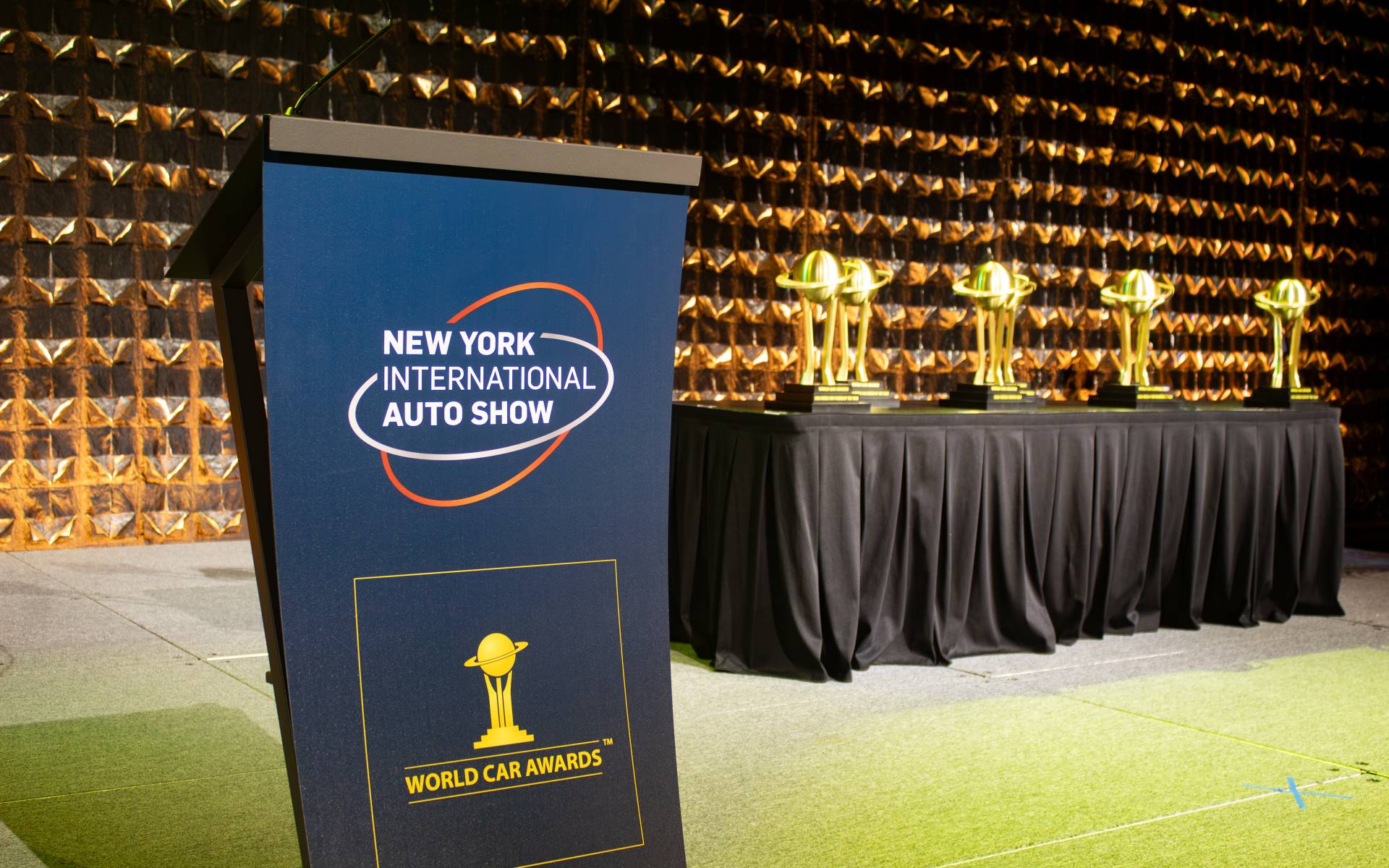 في معرض نيويورك : الإعلان عن سيارة العام العالمية وجوائز أخرى