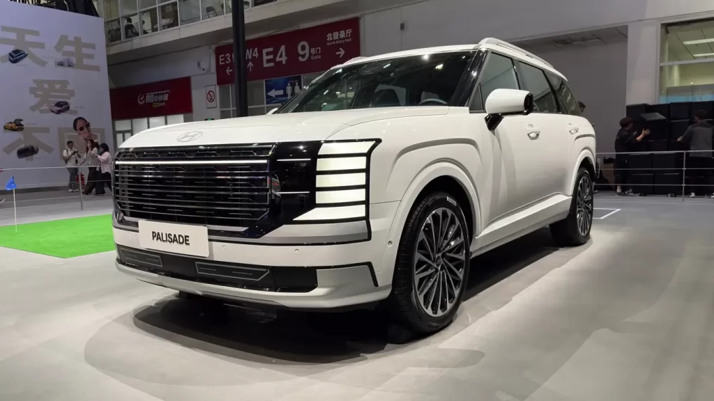 طرح هيونداي باليسيد هايبرد وإلكسيو في معرض بكين للسيارات