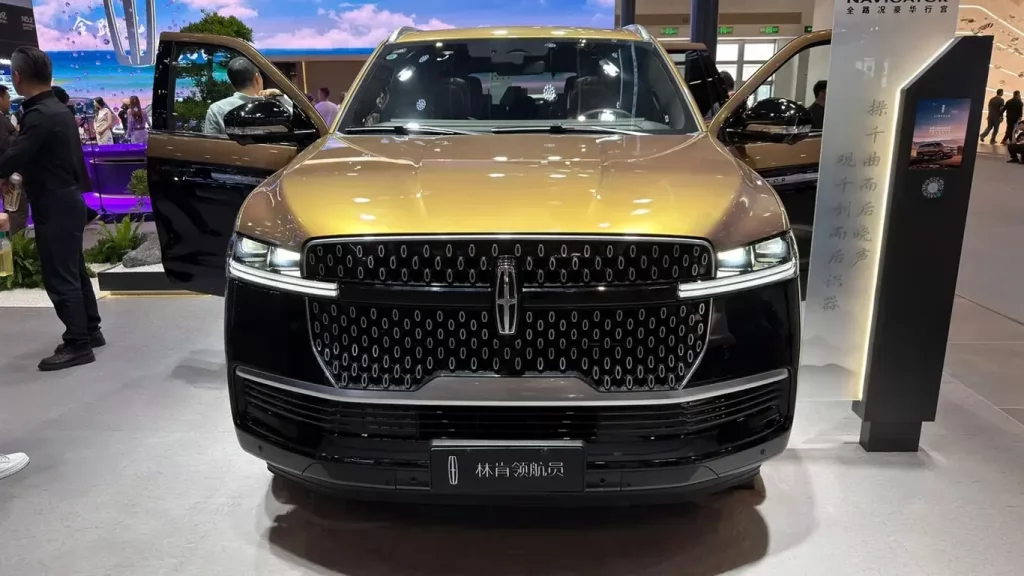 لينكولن تقدم سيارات كورسير، ونوتيلوس، ونافيجيتور، وزيفير في معرض بكين للسيارات