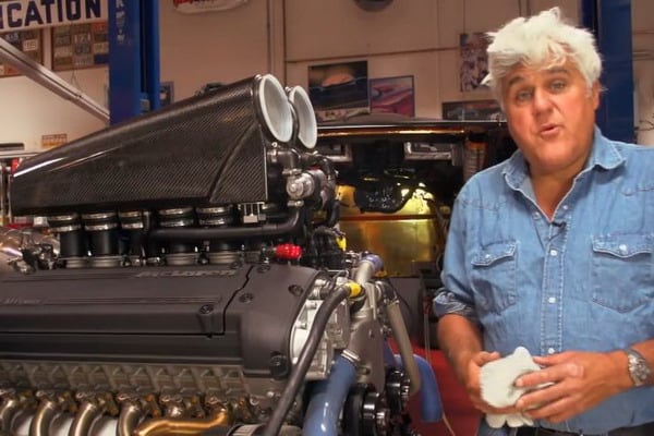 فيديو : جاي لينو يقوم بعملية استخراج لقلب ماكلارين F1 ويستعرضه