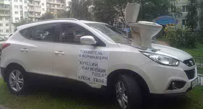 10 طرق غريبة يستخدمها الروس لمعاقبة السيارات التي تركت بشكل مخالف