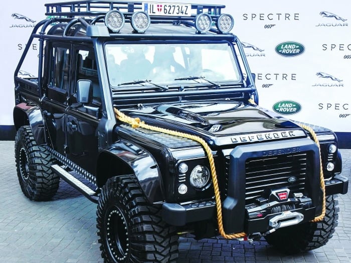 معرض دبي الدولي سيفاجيء الجمهور بحشد من سيارات هوليوود السينمائية