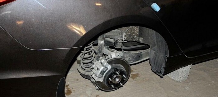 الايقاع بعصابة سرقة اطارات 22 سيارة في السعودية