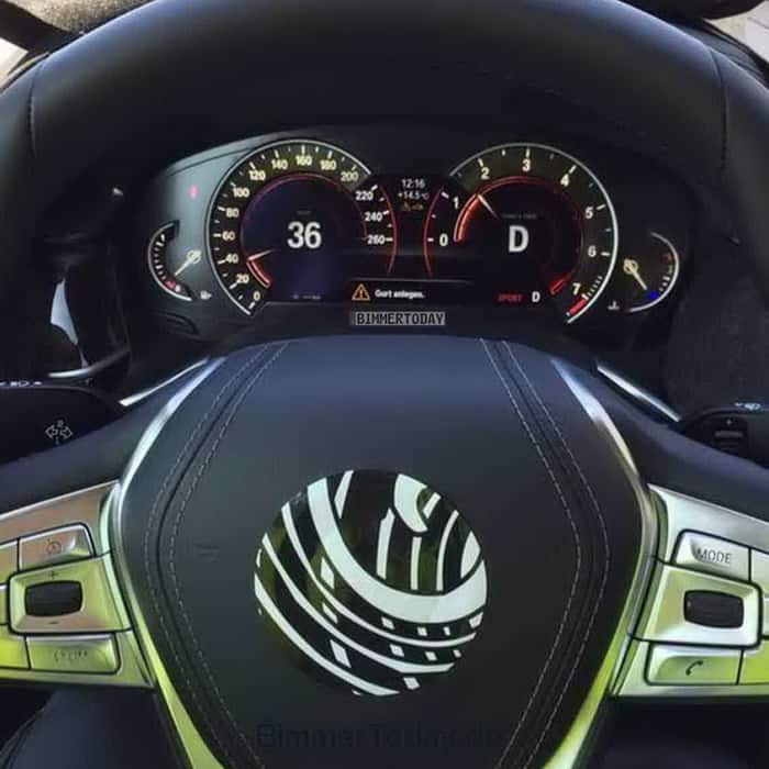 BMW الفئة السابعة 2016 تستعرض بعداداتها الرقمية وعجلة قيادتها