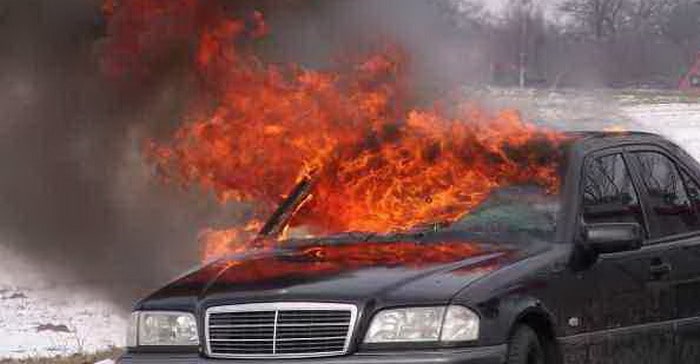 ​تحذيرات من فقد الأوراق والمقتنيات المتروكة بالسيارات مع الحرائق والسرقات في دبي