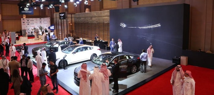 ظهور كثيف للسعوديات في معرض أكسس للسيارات