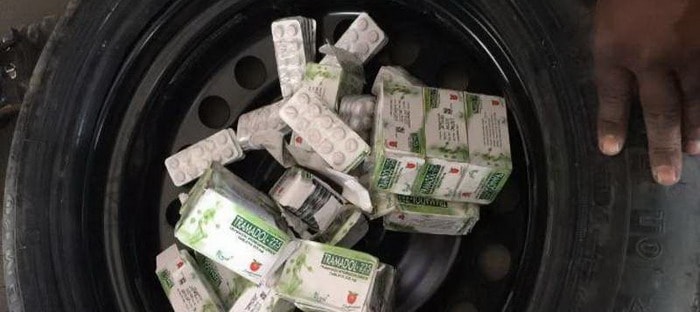 ضبط كمية من الحبوب المخدرة مخفية داخل سيارة وشاحنة قبل دخولهما للسعودية