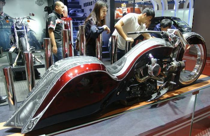 هارلي ديفيدسون Road King . . وحش غريب يظهر في الصين