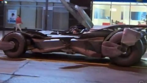 فيديو : سيارة باتمان الجديدة تطارد سيارة الجوكر في تورنتو من أجل فيلم Suicide Squad