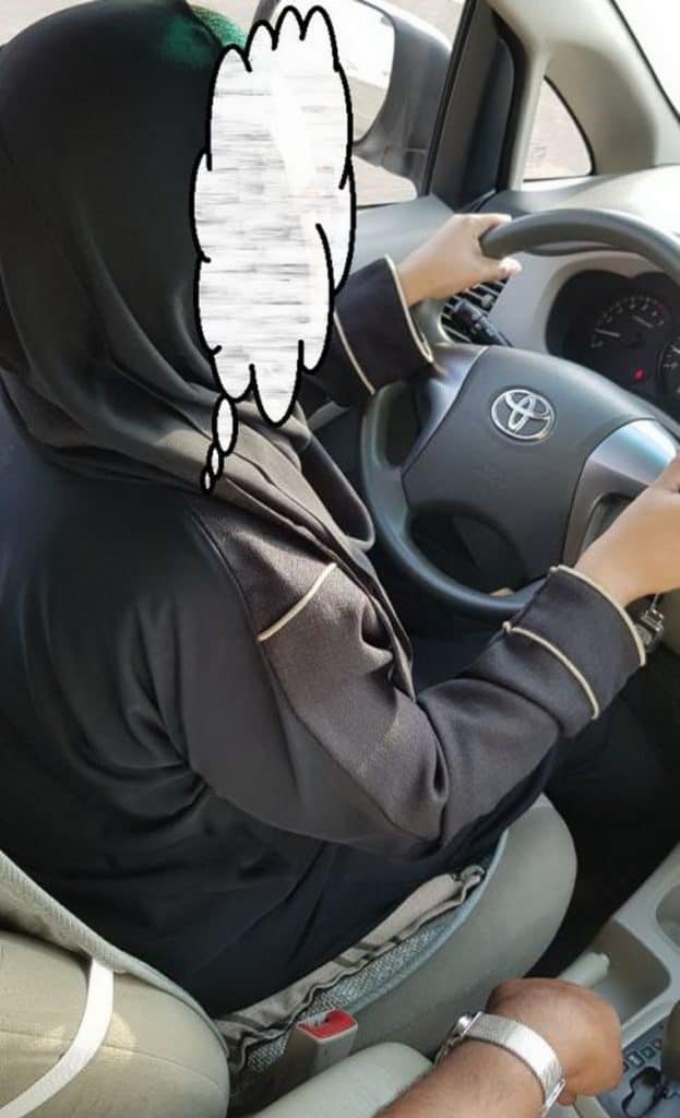 قلة مدارس تعليم القيادة في مكة تدفع النساء للسائق الخاص والزوج والأقارب