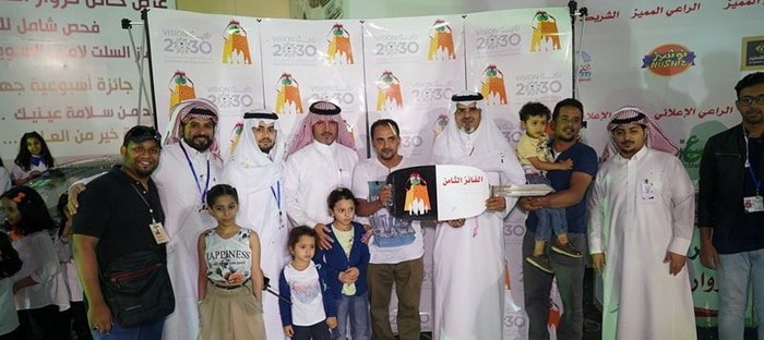 للمرة الثانية . . يمني يفوز بسيارة في مهرجان أبها للتسوق